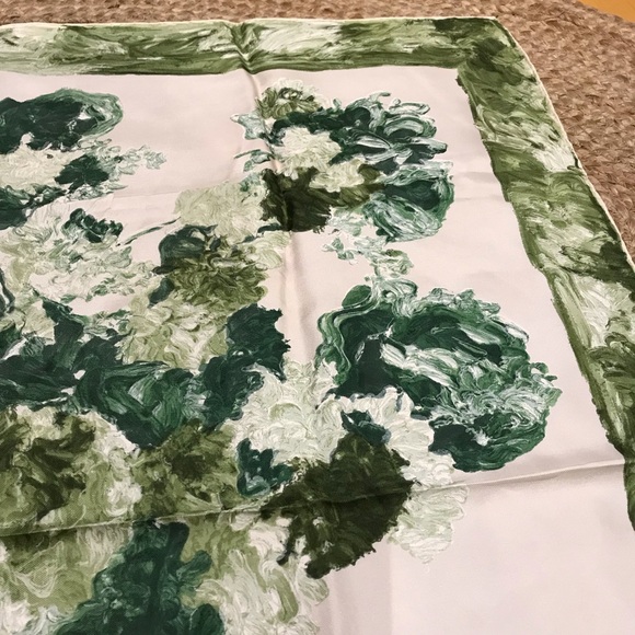 Rare Pierre Balmain Printed Green Silk French square scarf - Picture 5 of 12